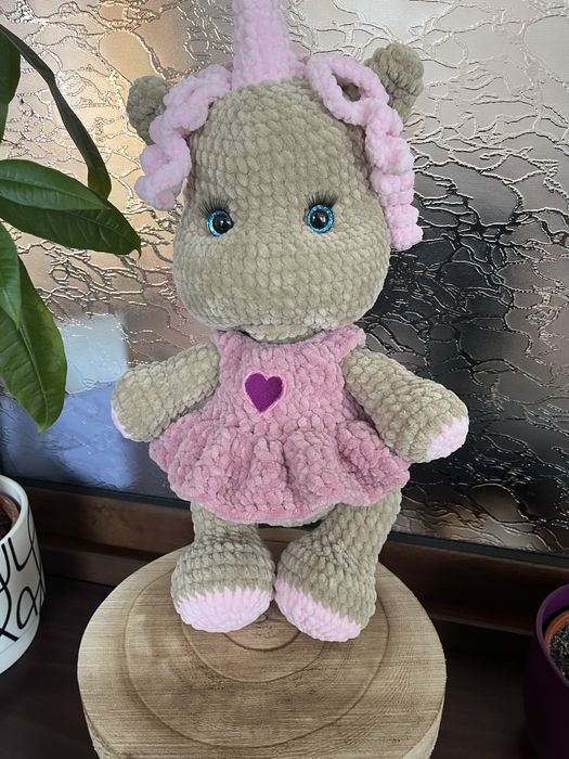 Плетена играчка еднорог