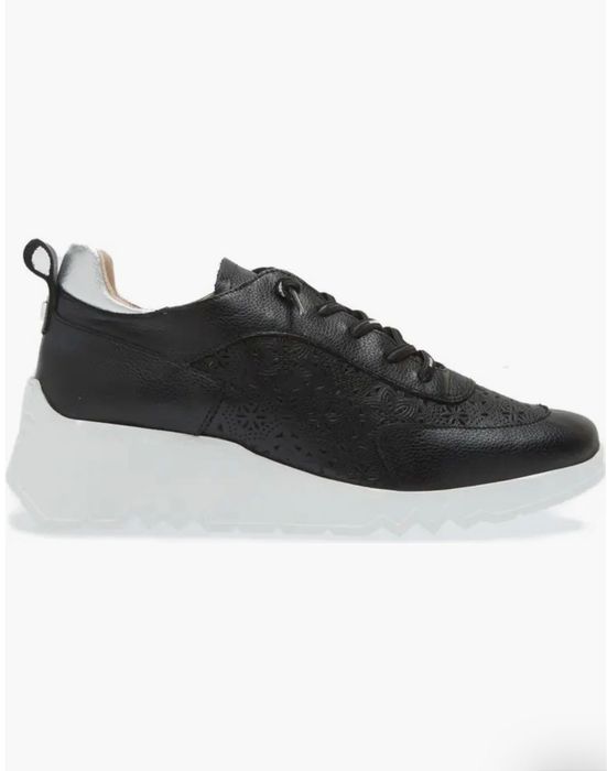 SALE! Wonders Eleven сникърси