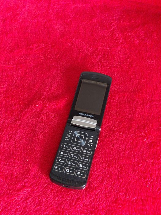 Super telefon cu clapeta special pentru Seniori