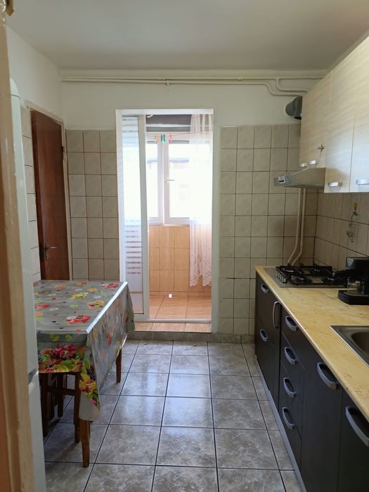 Proprietar - Inchiriez aprtament 2 camere decomandat