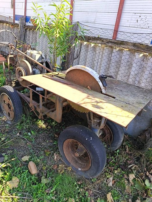 Vând motor tăiat lemne