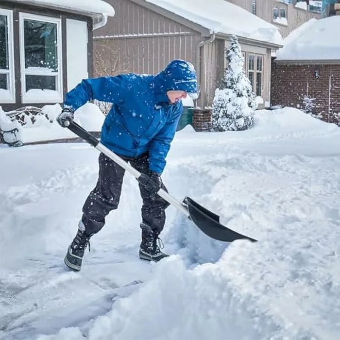 Уборка снега / Қар тазарту