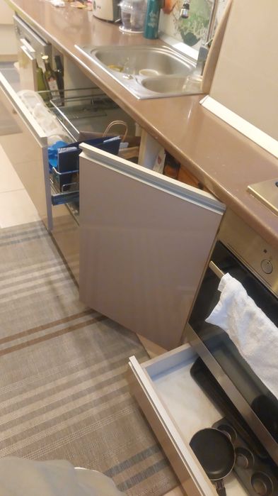 Bucatarie 2 fronturi + masa (fara electrocasnice)