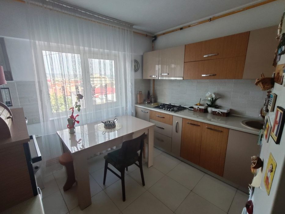 Ultracentral 3 camere