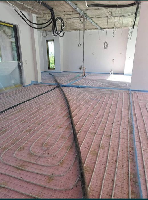 Машинно полагане на подови замазки