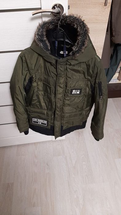 Продам куртку детскую