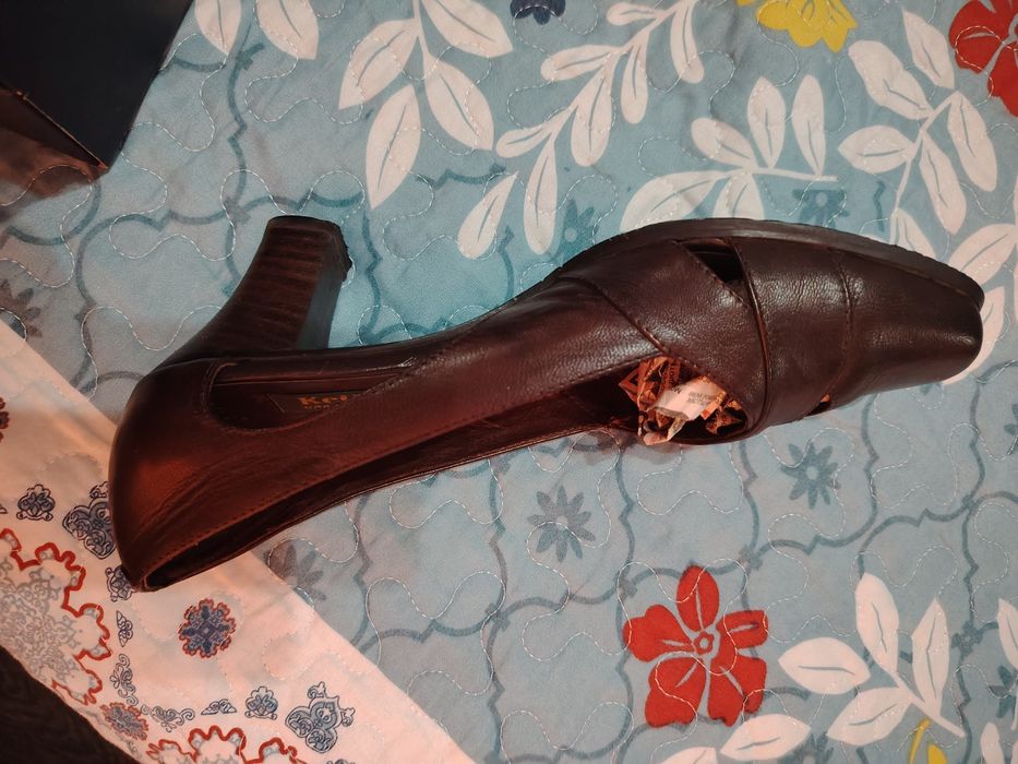 Продам женские туфли