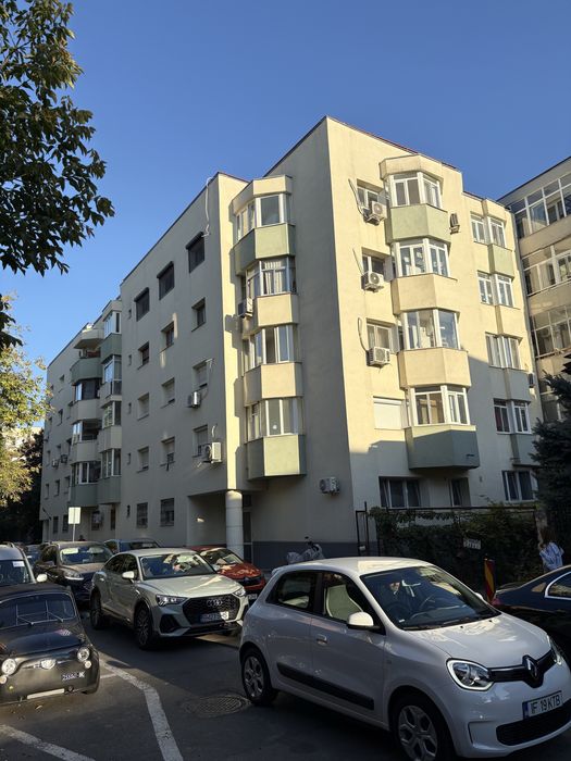 Beller, Nicolae Constantinescu, proprietar, 2 apartamente pe etaj, 3 camere