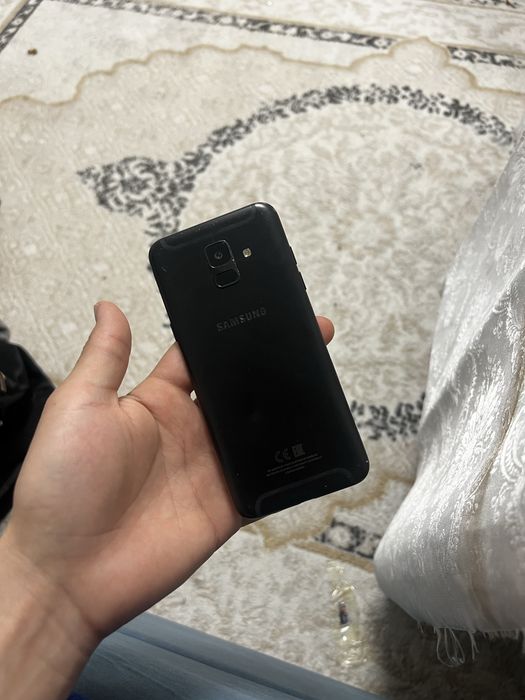 Продам SAMSUNG А6 32гб прост чоткы работает
