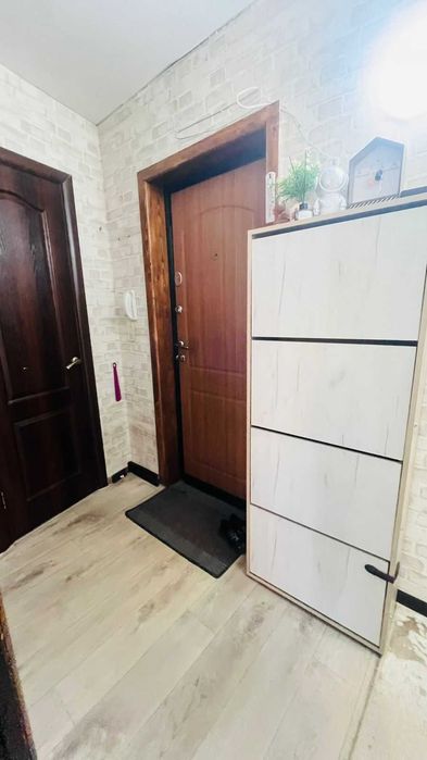 Продам 4комн на 16мкр 2 этаж
