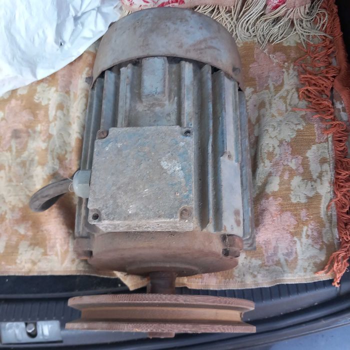 Ел двигател 1.5кв 380 в 985  об мин