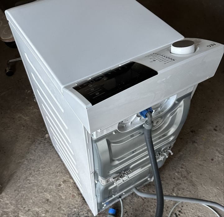 Пералня AEG с горно зареждане