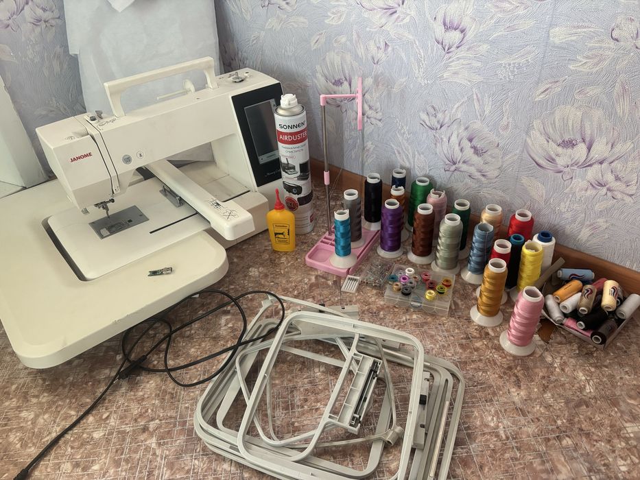 Вышивальная машинка Janome MemoryCraft 500E