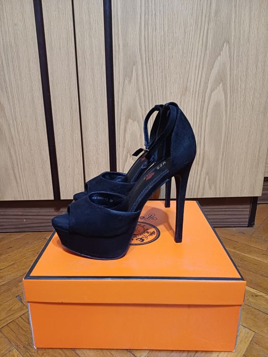 Сандали с висок ток 38номер