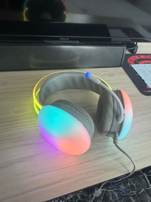 Много добри слушалки стават за ps4 стават за телефон който има букса