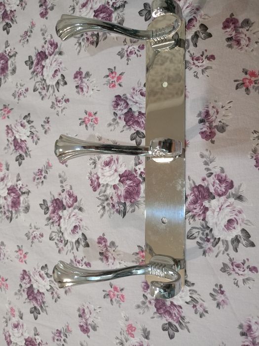 Вешалка крючок настенная