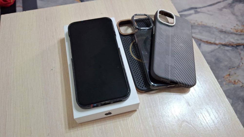 Продам Iphone 13