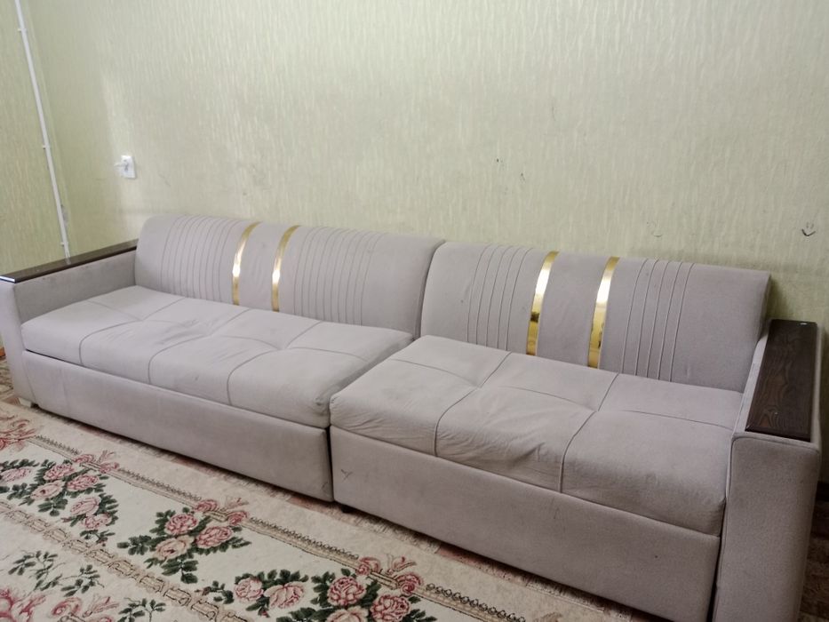Прихожка диван стол стуля