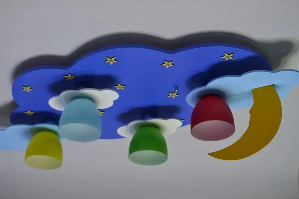 Lustră copii – model nor magic cu lună și steluțe
