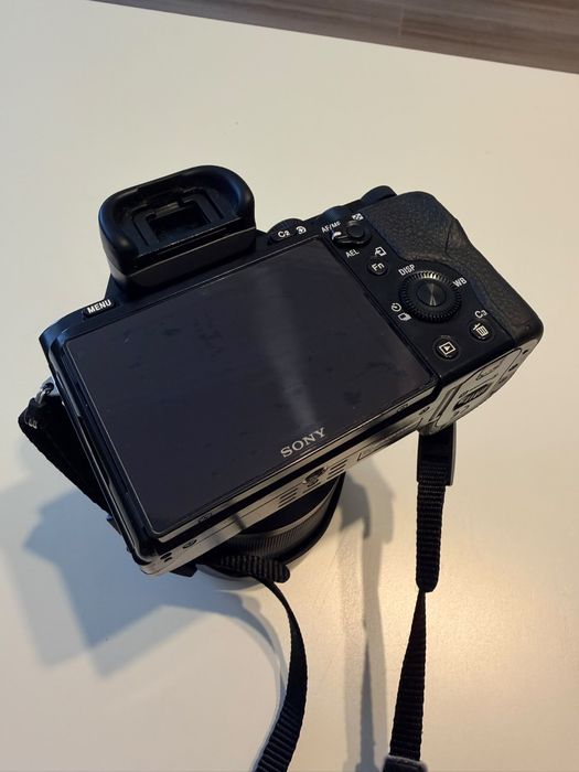 Sony Alpha 7 (ILCE-7) + obiectiv kit FE 28-70mm