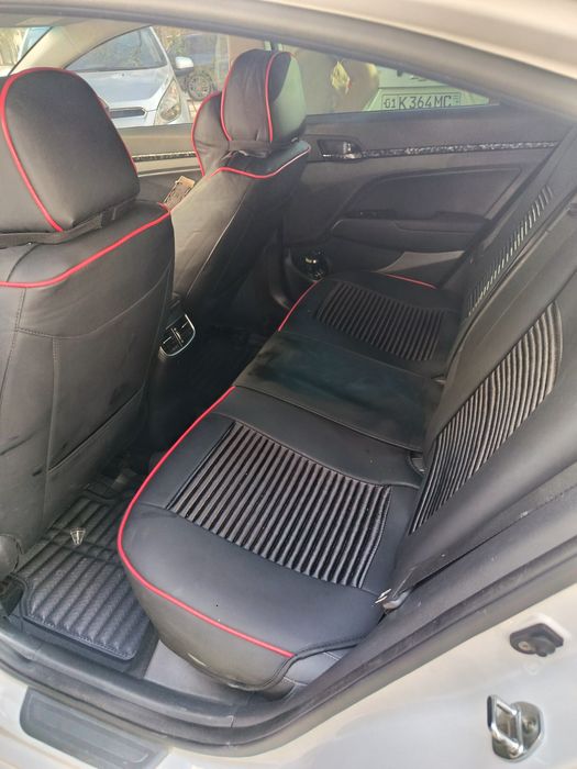 Hyundai Elantra 2019 yil