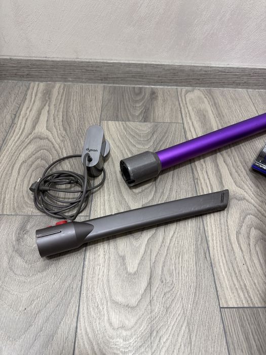 Прахосмукачка Dyson v15