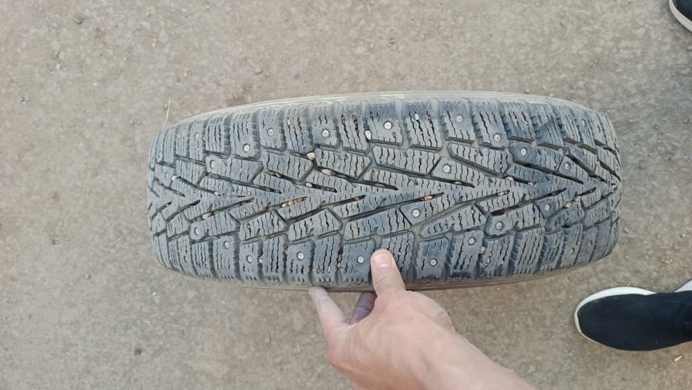 Продам покрышки зимние r14