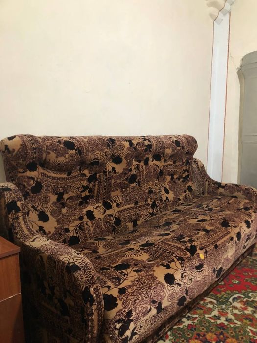 Divan va 2 ta kreslo