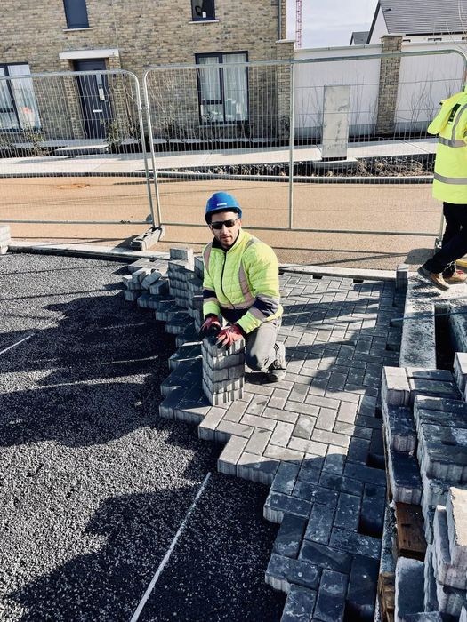 Montam pavaj si borduri Timisoara lucrari complete curti si parcari