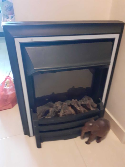 Semineu electric și lustra  metalică