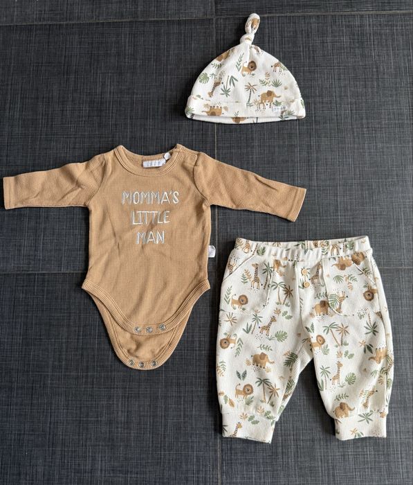 Costumas pt baietel de 0-3 luni