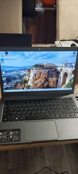 Laptop subtire peaq, rapid, nvme ssd, intel,windows licenta