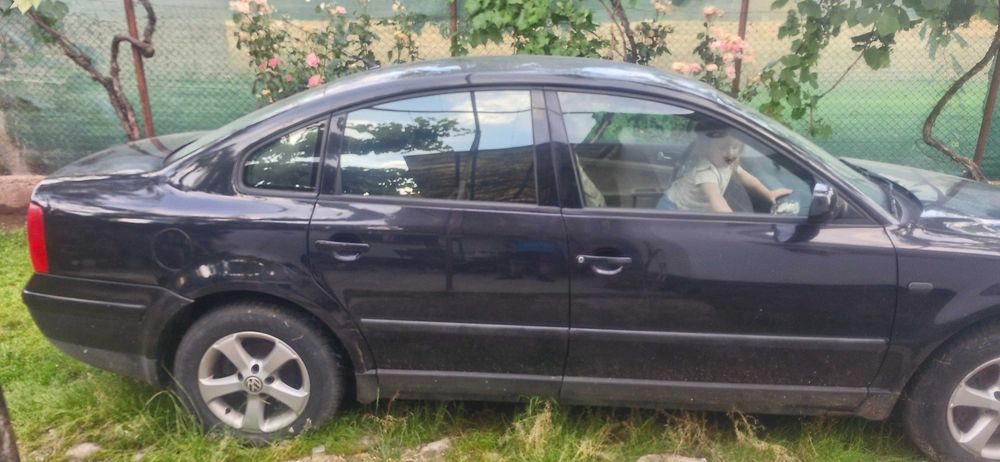 Passat B5 pentru piese.