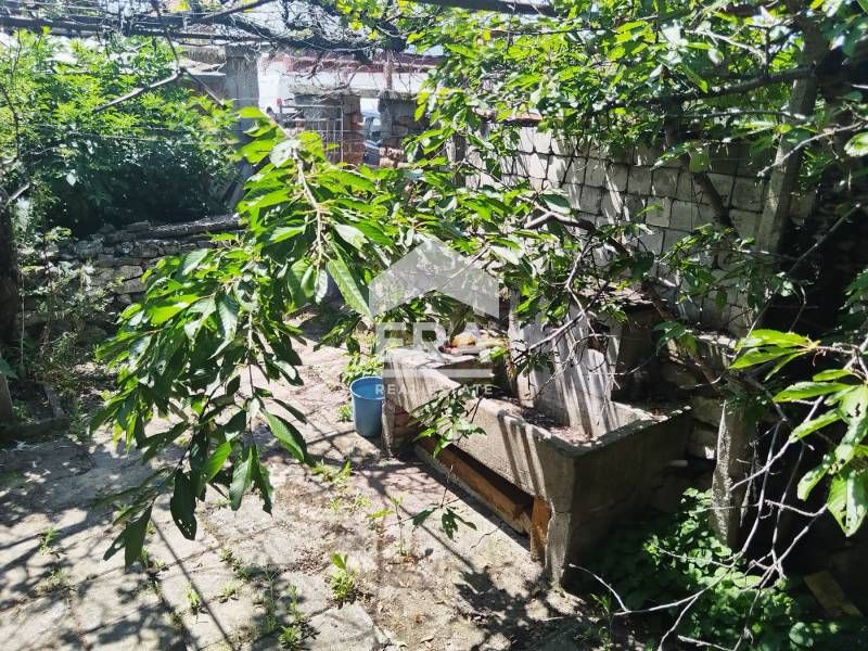 Само в ЕРА Имоти Хасково !Едноетажна къща е село Крум