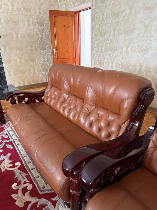Продается кожаные диваны