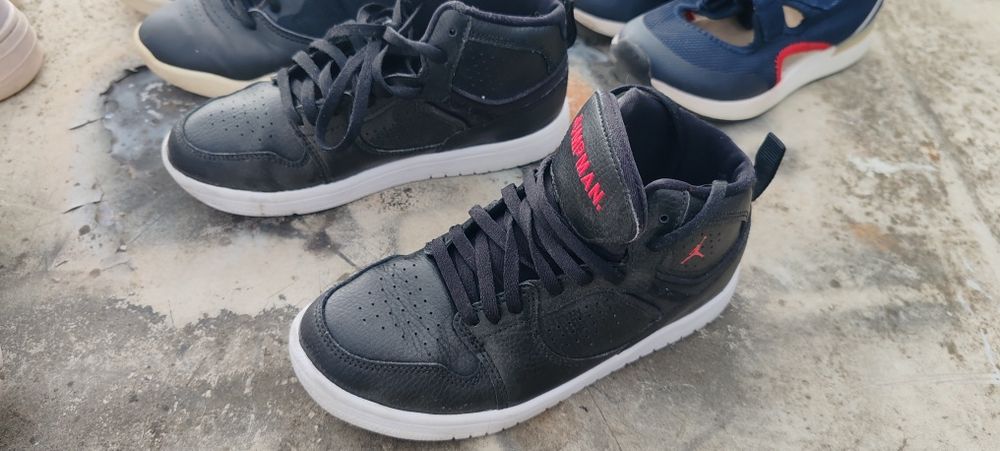 Adidasi piele copii nike jordan marimea 33.5 baschet