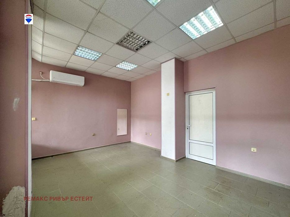 Дава се под наем Магазин в Русе, Център - 32 кв.м за 255 € - Снимка #3