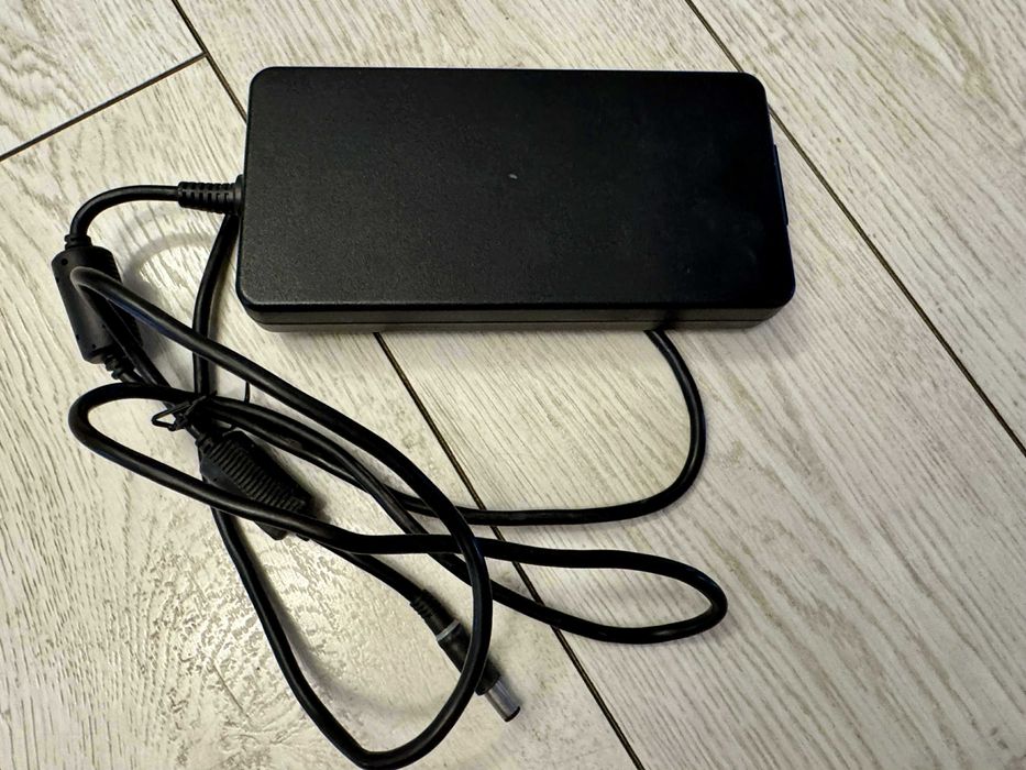 Alimentare si baterie 72 Wh laptop Dell Inspiron 7710