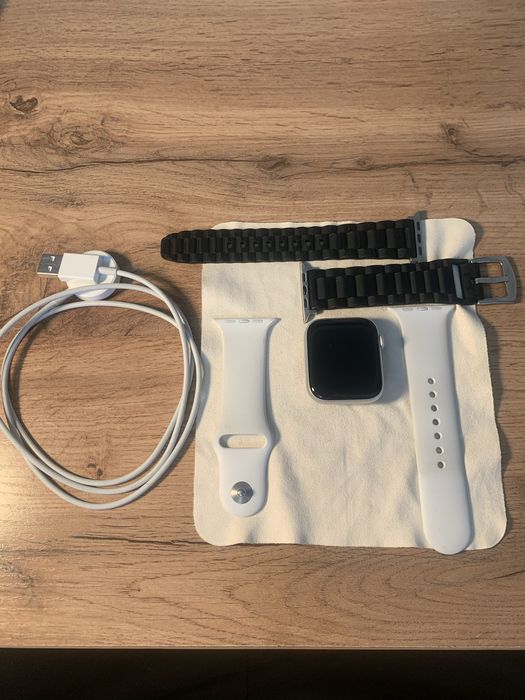 Apple Watch Series 5, 44 мм