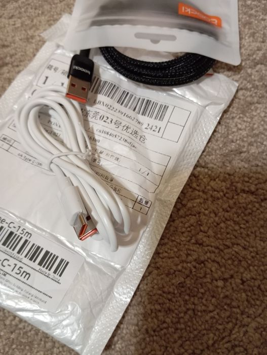 Кабели за телефони, таблети и други аксесоари