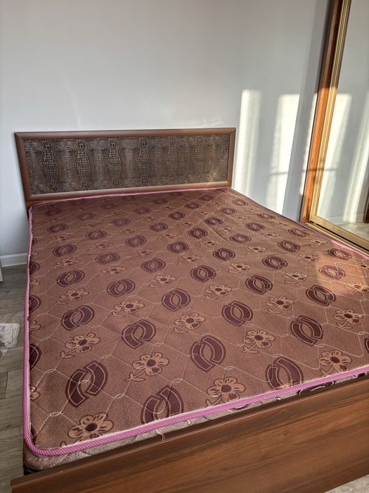 Кровать продаю в отличном состоянии