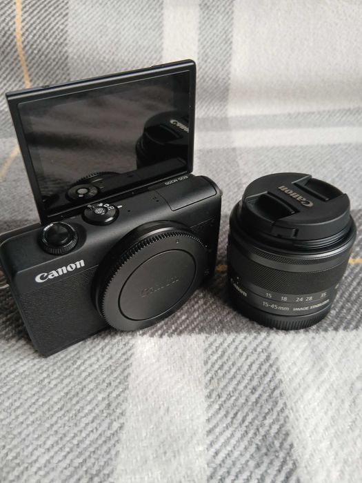 Canon EOS M200 камера с EF-M 15-45 IS STM обектив