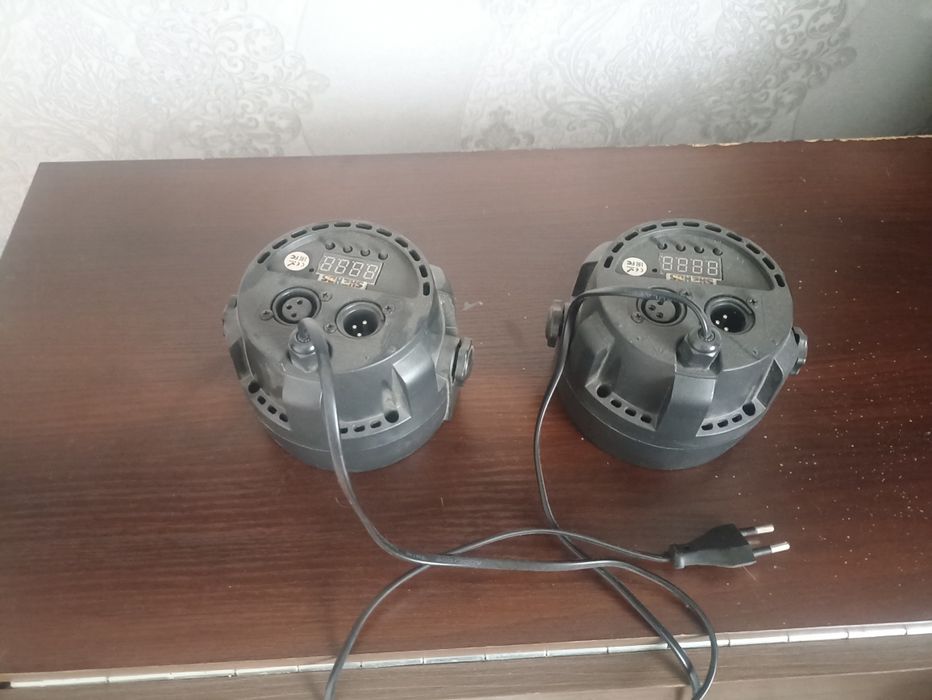 Продам 2 сценорических прожектора