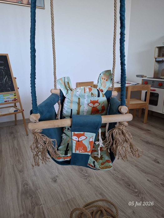 Leagăn handmade pentru copii, din lemn și bumbac, cu pernă