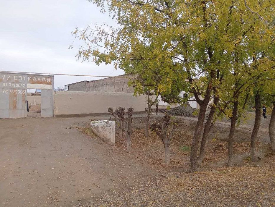 Yer uchastkasi sotiladi. Navoiy viloyati Qiziltepa tumanida.