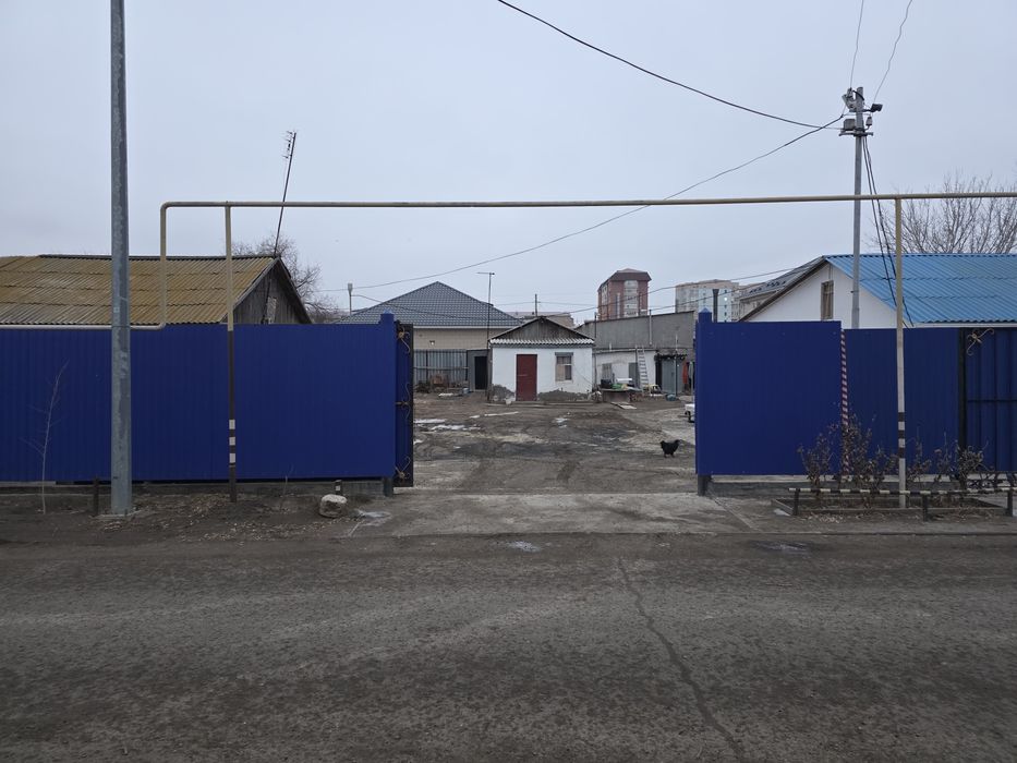 Продаётся участок с домами в центре города