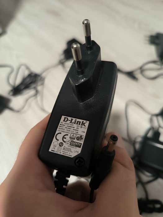 Diferite încărcătoare (aspirator, laptop)