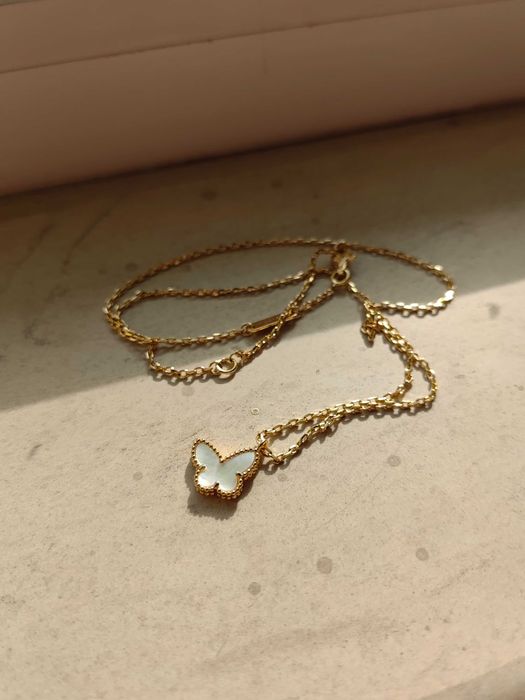 Златно дамско колие с пепрудка от бял седеф, Van Cleef & Arpels VCA