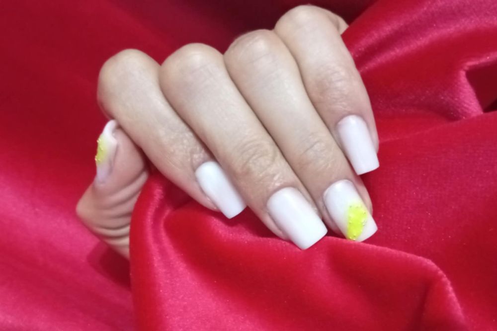 Unghiuțe cu gel manichiura