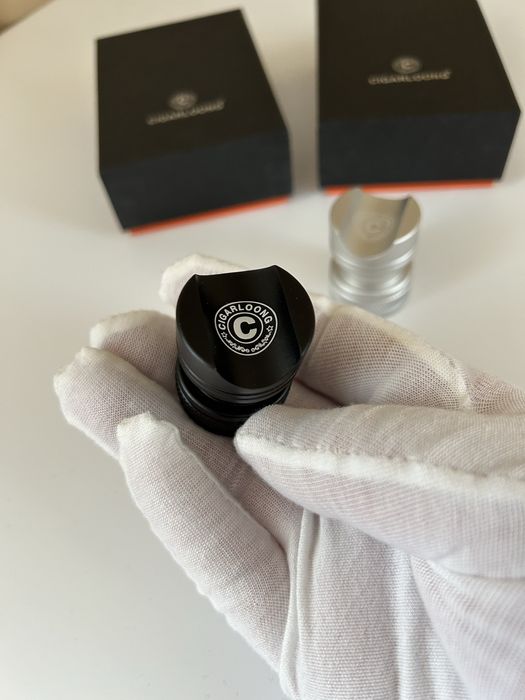 Метална поставка за пури CigarLoong – компактна, 2 цвята, кутия